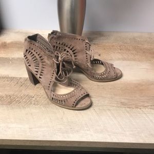 Vince Camuto size 8.5 shoes